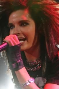 this body isn`t mine amandoi intrase personajul era asa smecher dadea afara iar tom invatase asculte