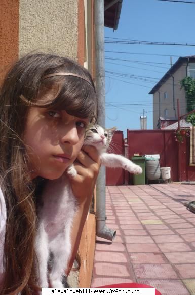 poze noi mayya pissi asli :-"