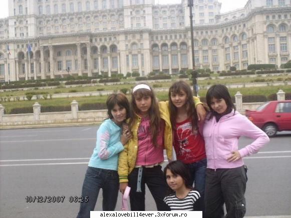 :rotfl:  :rotfl: 


aci in excursie \:d/\:d/ noi si colegele
