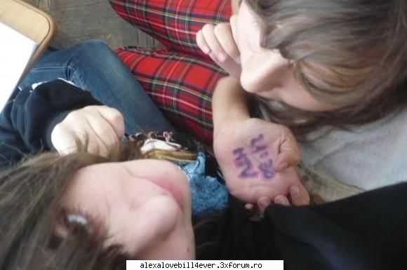 noi colegele roro... mana mea scria mtv 21:30 azi interviu =p~ ]azi :x:x:x:x