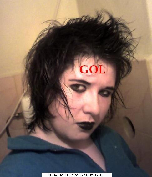 Fake emos - omfg daca aia`s emo io`s popa mai uitati niste - * E M O   *