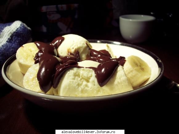 Ice Cream.. - sau asta... vanilie banane shi toping de - * L E T' S ~ T A L K  *