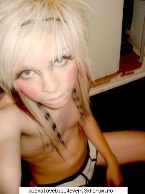 Izzy Hilton - lol e baiat.. ce dulce..yo nu styam - * E M O   *