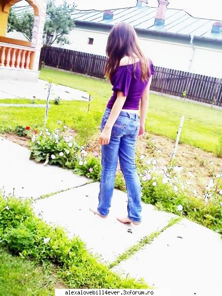 Just me - CrAzZy G!rL - * P I C T U R E S  ~ W I T H ~ U S *