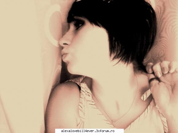 This Is ME!!! (>.<)) - LOL LOL LOL:)) eu frumoasa? dak eu is frumoasa - * P I C T U R E S  ~ W I T H ~ U S *