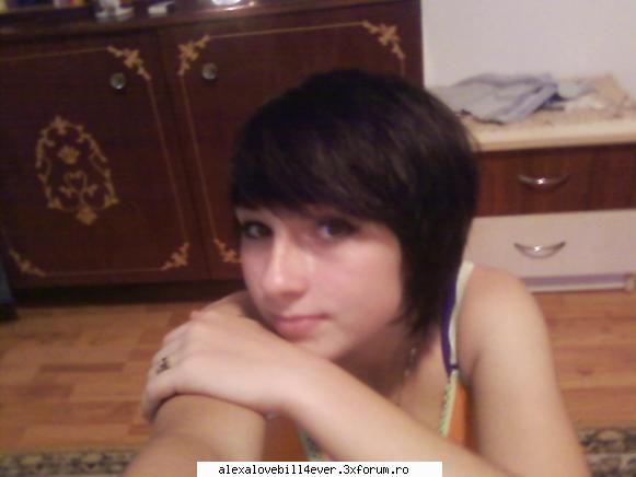 This Is ME!!! (>.<)) - poza asta poate o sa va skimbe parerea:)) - * P I C T U R E S  ~ W I T H ~ U S *