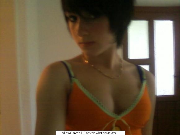 This Is ME!!! (>.<)) - va mai pun ?:)) - * P I C T U R E S  ~ W I T H ~ U S *