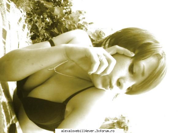 This Is ME!!! (>.<)) - da va rog yo sa nu radetzi:">:">:"> ce bot - * P I C T U R E S  ~ W I T H ~ U S *