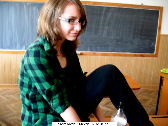 a girl:) - ~~black~~ - * P I C T U R E S  ~ W I T H ~ U S *