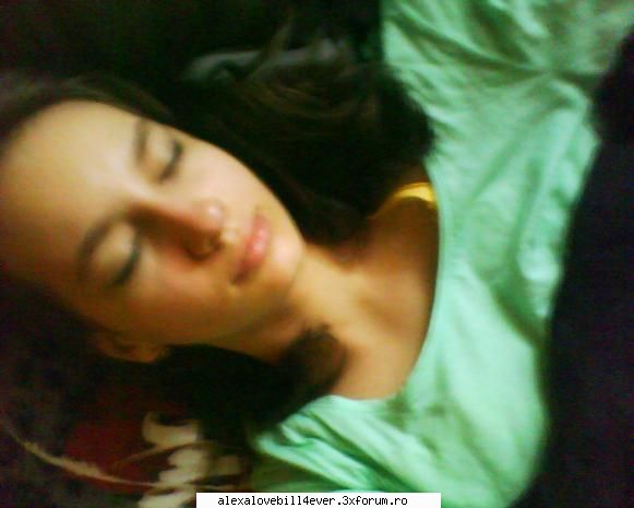 a girl:) - aici knd dormeam....! - * P I C T U R E S  ~ W I T H ~ U S *