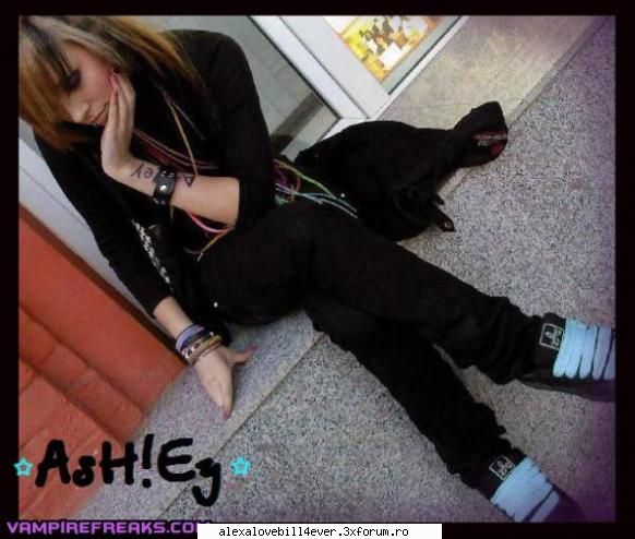 ashley - vampire_lover - * E M O   *