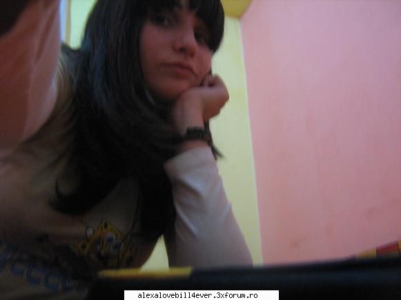 elisu^^ - poza aia era facuta dupa o noapte lunga de plans - * P I C T U R E S  ~ W I T H ~ U S *