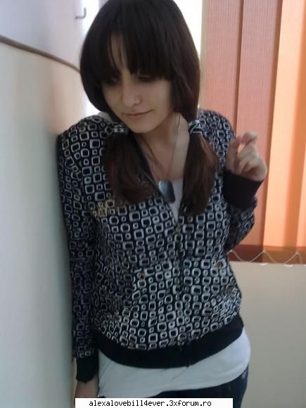elisu^^ - o sa mai pun una:) - * P I C T U R E S  ~ W I T H ~ U S *