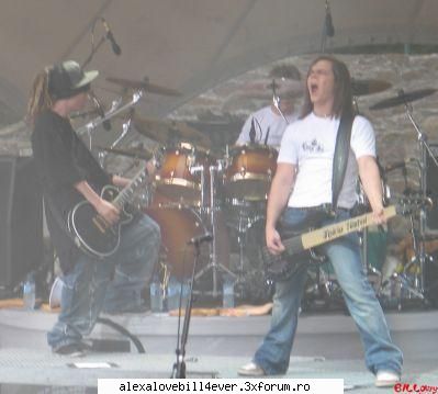 funny pic`s - iese animalul din el... bah nu bestia - *T O K I O ~ H O T E L  *