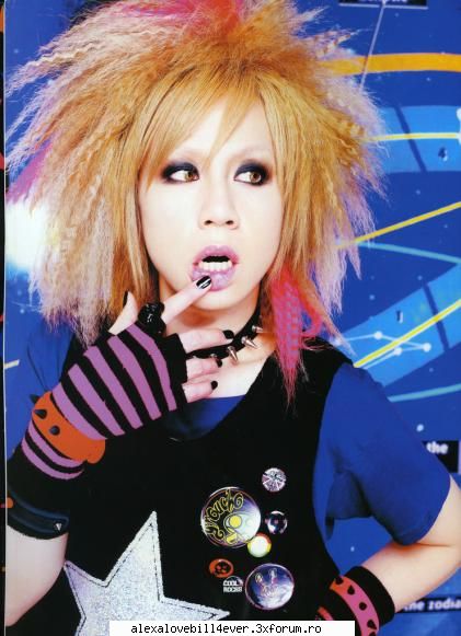 happy b-day elis - wow da nu arata a tip de 29 de any pt mn tot - *  A R H I V A *