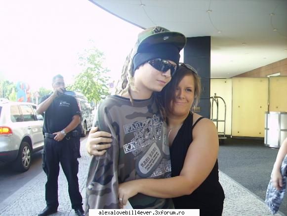 tomitza kaulitz - vai cat am sar la poza ai nyappy.. uitativa ce - * T O M ~ K A U L I T Z  *