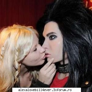 uitativa aici!!!!!! - aolei.. ia uitati ce am gasittt :x :x :x ce draku - *T O K I O ~ H O T E L  *